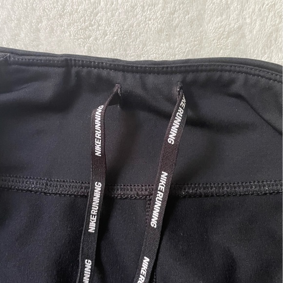 Nike - Cropped Leggings - Picture 5 of 5